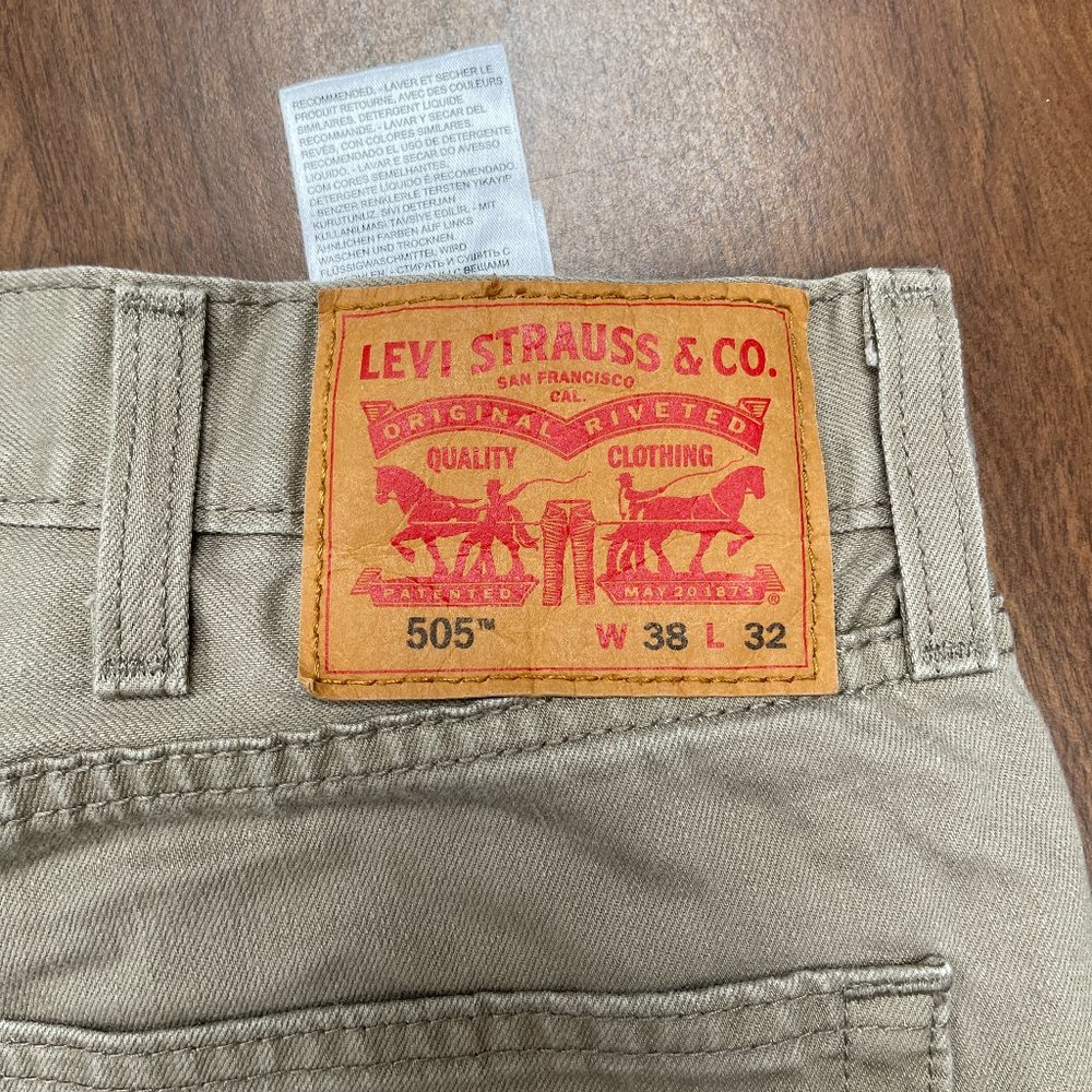 Levi Khakis 38x32 505